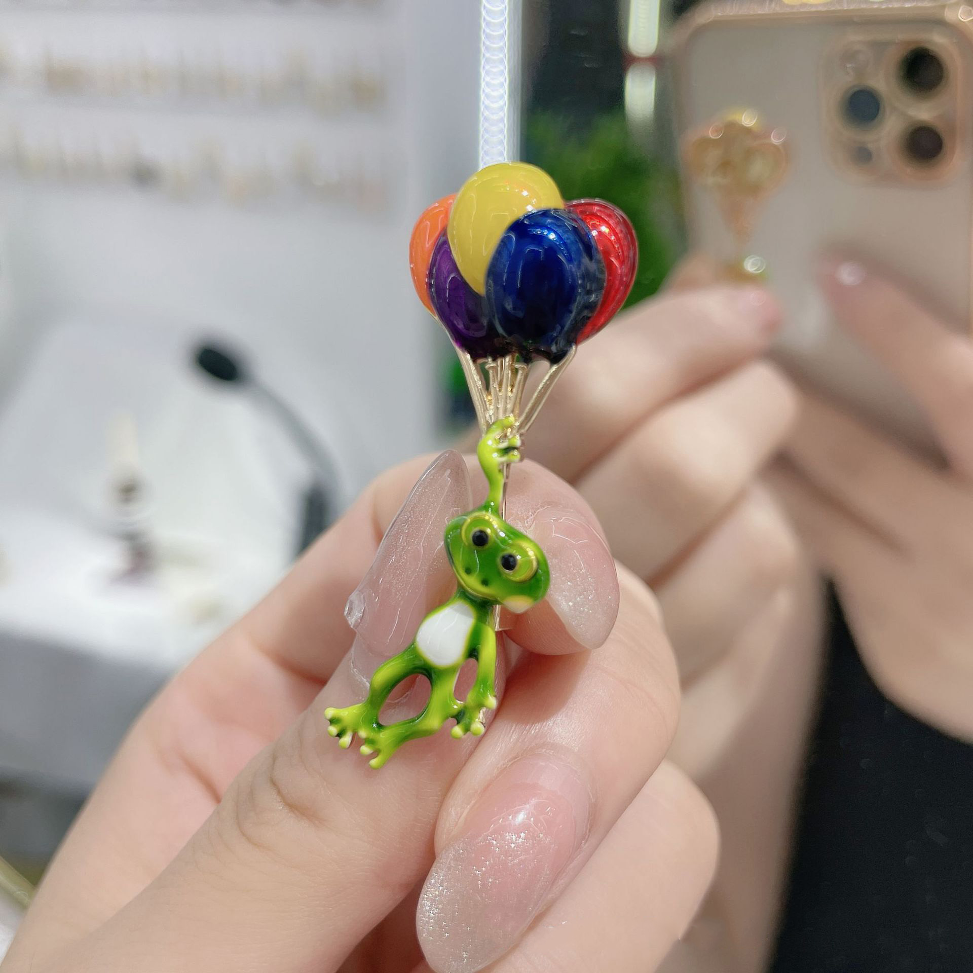Vivid Frog Segurando Balão Col - Embroidery Bali avaliação e preço